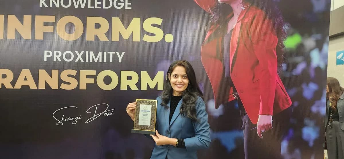 Namrata Khatri with Satvam Health certificate and award